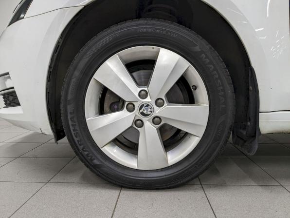 Skoda Octavia III (A7) Рестайлинг с пробегом 2019 года, цена 1 390 000 рублей, 204016 км, лифтбек, Автокод Объявления