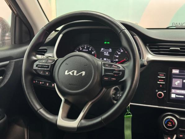 Kia Rio IV Рестайлинг с пробегом 2021 года, цена 1 602 000 рублей, 131541 км, седан, Автокод Объявления