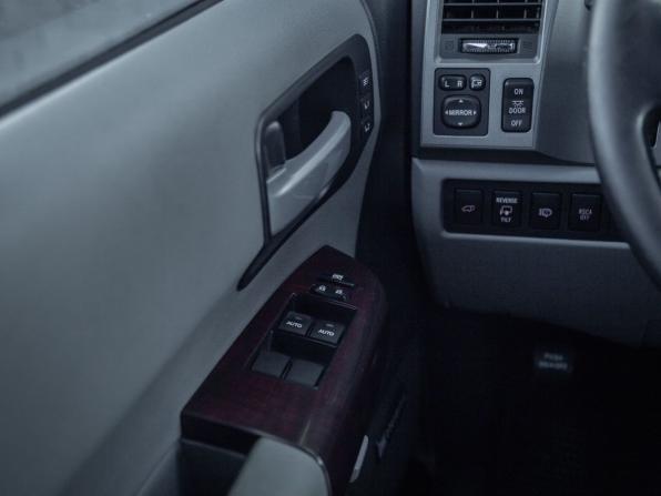 Toyota Sequoia II с пробегом 2011 года, цена 3 427 000 рублей, 253000 км, внедорожник, Автокод Объявления