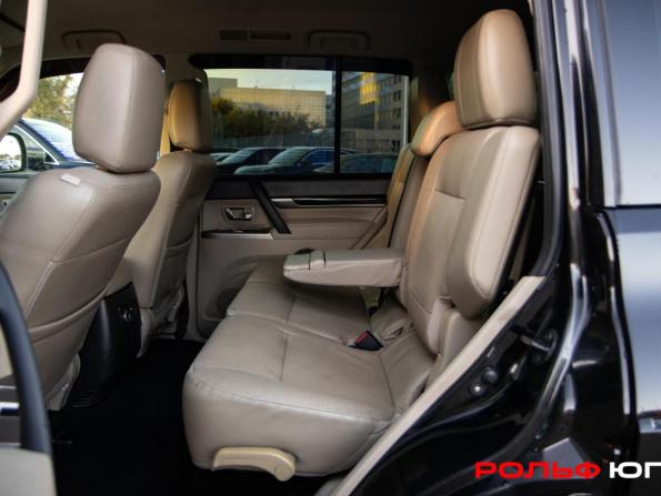 Mitsubishi Pajero IV Рестайлинг 2 с пробегом 2017 года, цена 2 513 000 рублей, 129254 км, внедорожник, Автокод Объявления