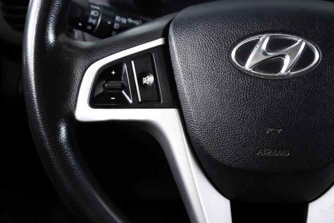 Hyundai Solaris I с пробегом 2013 года, цена 569 000 рублей, 318000 км, седан, Автокод Объявления