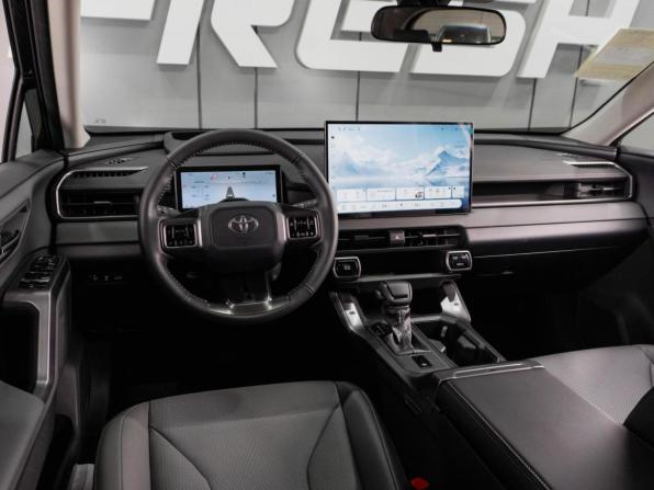 Toyota Wildlander II с пробегом 2026 года, цена 4 295 000 рублей, 19 км, внедорожник, Автокод Объявления
