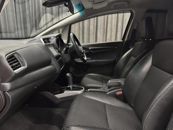 Honda Fit III с пробегом 2016 года, цена 970 000 рублей, 124000 км, хэтчбек, Автокод Объявления