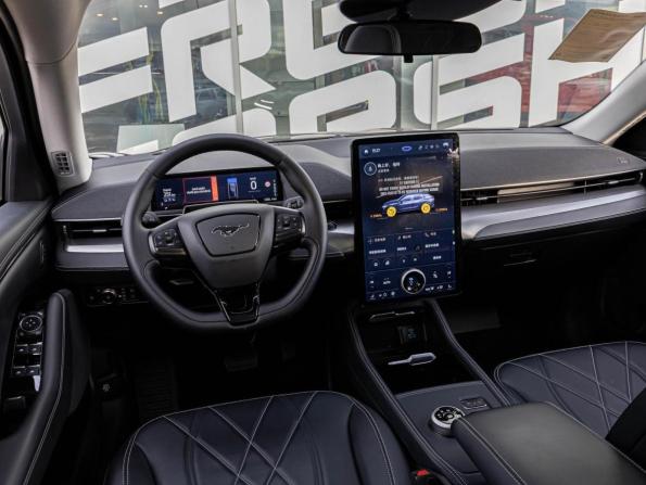 Ford Mustang Mach-E I с пробегом 2022 года, цена 4 930 000 рублей, 1356 км, внедорожник, Автокод Объявления