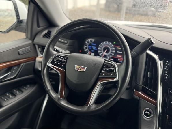 Cadillac Escalade IV с пробегом 2020 года, цена 4 300 000 рублей, 180366 км, внедорожник, Автокод Объявления