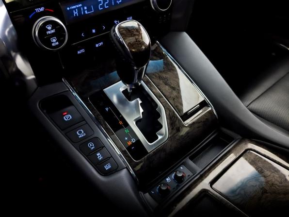 Toyota Alphard III Рестайлинг с пробегом 2021 года, цена 5 950 000 рублей, 127330 км, минивэн, Автокод Объявления