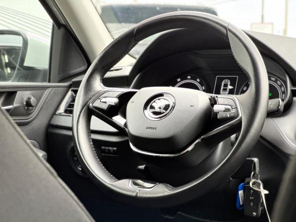 Skoda Rapid II с пробегом 2022 года, цена 1 620 000 рублей, 89819 км, лифтбек, Автокод Объявления