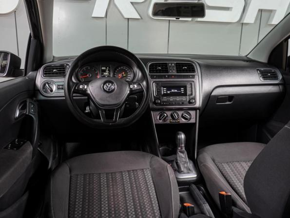 Volkswagen Polo V Рестайлинг с пробегом 2018 года, цена 1 299 000 рублей, 132982 км, седан, Автокод Объявления