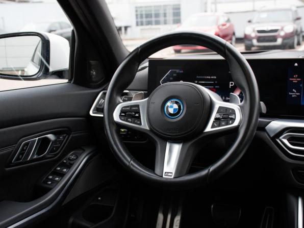 BMW 3 серии VII (G2x) Рестайлинг с пробегом 2022 года, цена 4 993 000 рублей, 43200 км, седан, Автокод Объявления