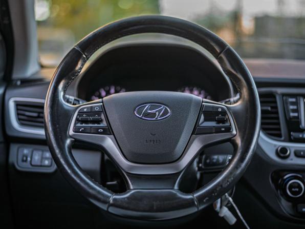 Hyundai Solaris II с пробегом 2018 года, цена 1 077 000 рублей, 153558 км, седан, Автокод Объявления