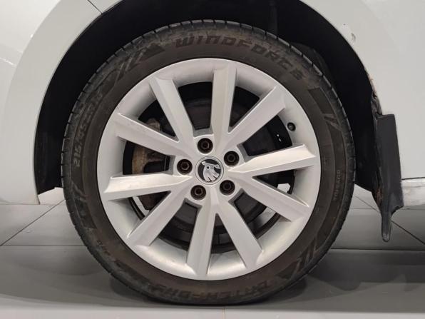 Skoda Rapid I с пробегом 2015 года, цена 1 050 000 рублей, 96314 км, лифтбек, Автокод Объявления
