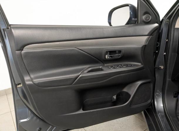 Mitsubishi Outlander III Рестайлинг 3 с пробегом 2019 года, цена 2 350 000 рублей, 151000 км, внедорожник, Автокод Объявления
