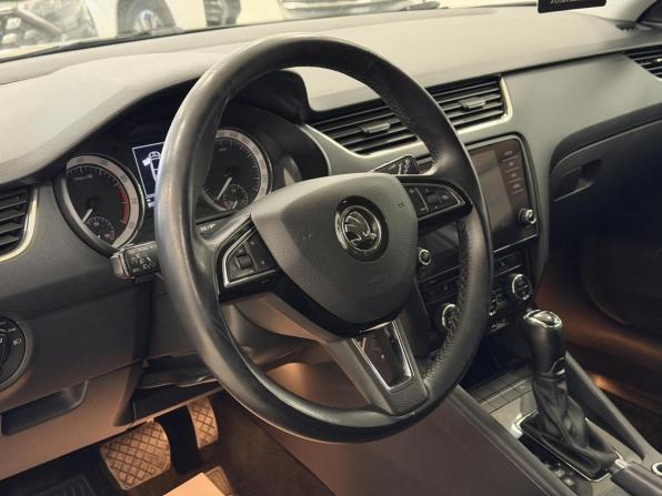Skoda Octavia III (A7) Рестайлинг с пробегом 2020 года, цена 1 239 000 рублей, 63298 км, лифтбек, Автокод Объявления