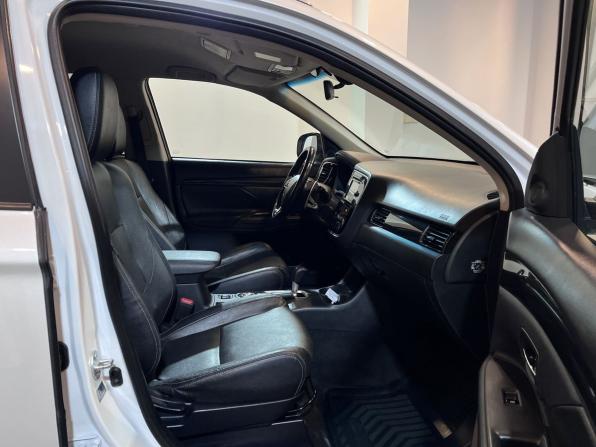 Mitsubishi Outlander III Рестайлинг 2 с пробегом 2016 года, цена 1 550 000 рублей, 261187 км, внедорожник, Автокод Объявления