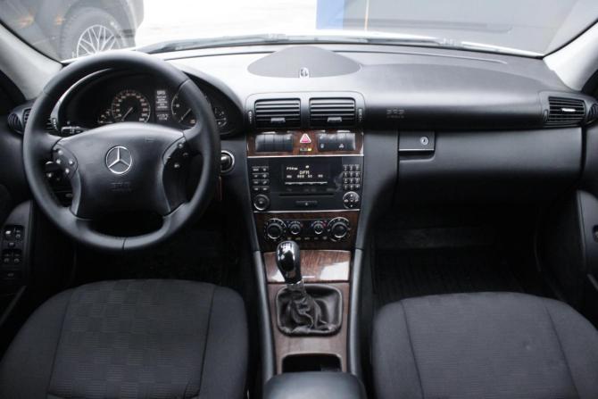 Mercedes-Benz C-Класс II (W203) Рестайлинг с пробегом 2006 года, цена 990 000 рублей, 427066 км, седан, Автокод Объявления