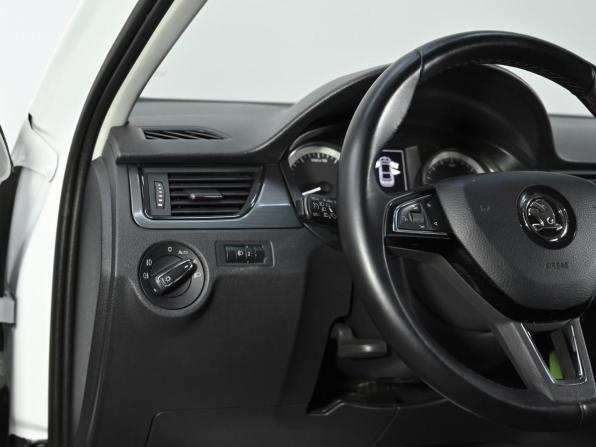 Skoda Rapid I Рестайлинг с пробегом 2018 года, цена 999 000 рублей, 182000 км, лифтбек, Автокод Объявления
