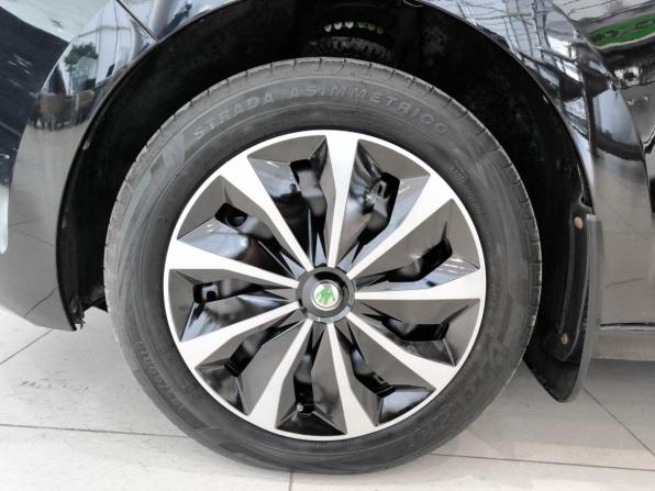 Skoda Rapid I Рестайлинг с пробегом 2018 года, цена 1 350 000 рублей, 128500 км, лифтбек, Автокод Объявления