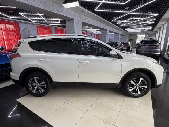 Toyota RAV4 IV (XA40) Рестайлинг с пробегом 2018 года, цена 2 665 000 рублей, 88783 км, внедорожник, Автокод Объявления