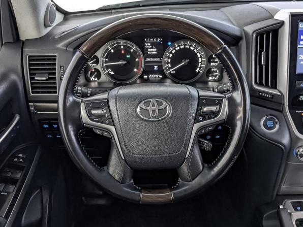 Toyota Land Cruiser 200 Series Рестайлинг 2 с пробегом 2018 года, цена 5 880 000 рублей, 233750 км, внедорожник, Автокод Объявления