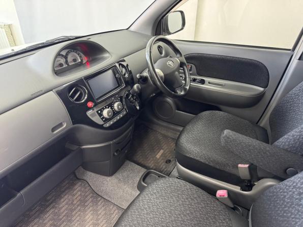 Toyota Sienta I Рестайлинг 2 с пробегом 2013 года, цена 995 000 рублей, 103427 км, минивэн, Автокод Объявления