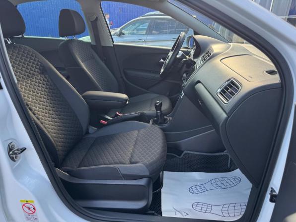 Volkswagen Polo V Рестайлинг с пробегом 2019 года, цена 1 370 000 рублей, 76443 км, седан, Автокод Объявления