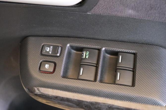 Honda Insight II Рестайлинг с пробегом 2012 года, цена 979 000 рублей, 195000 км, хэтчбек, Автокод Объявления