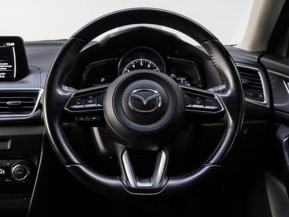 Mazda Axela III Рестайлинг с пробегом 2017 года, цена 1 290 000 рублей, 107928 км, хэтчбек, Автокод Объявления