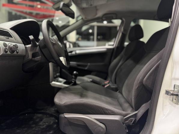 Opel Astra H Рестайлинг с пробегом 2013 года, цена 499 900 рублей, 245000 км, седан, Автокод Объявления