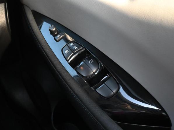 Nissan Leaf II (ZE1) с пробегом 2018 года, цена 1 649 000 рублей, 105584 км, хэтчбек, Автокод Объявления
