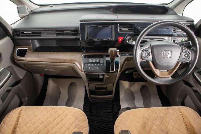 Honda Stepwgn V с пробегом 2015 года, цена 1 799 000 рублей, 139000 км, минивэн, Автокод Объявления