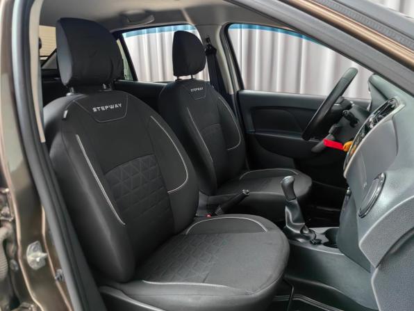 Renault Logan II Рестайлинг с пробегом 2019 года, цена 1 145 000 рублей, 102000 км, седан, Автокод Объявления