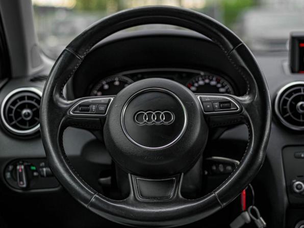 Audi A1 I (8X) с пробегом 2012 года, цена 990 000 рублей, 132634 км, хэтчбек, Автокод Объявления