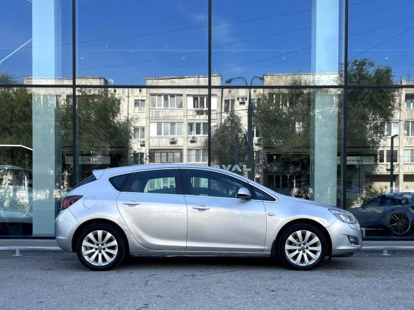 Opel Astra J с пробегом 2011 года, цена 590 000 рублей, 254088 км, хэтчбек, Автокод Объявления