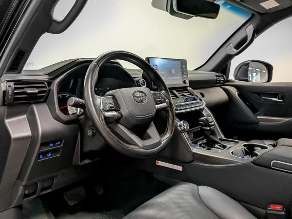 Toyota Land Cruiser 300 Series с пробегом 2021 года, цена 7 995 000 рублей, 72948 км, внедорожник, Автокод Объявления
