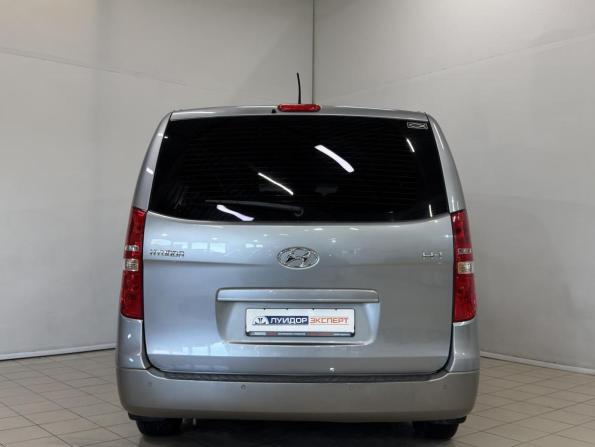 Hyundai H-1 II Рестайлинг с пробегом 2016 года, цена 2 099 000 рублей, 169749 км, минивэн, Автокод Объявления