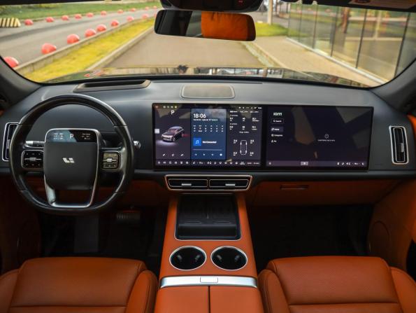 Li Auto (Lixiang) L7 I Рестайлинг с пробегом 2024 года, цена 6 699 000 рублей, 52000 км, внедорожник, Автокод Объявления