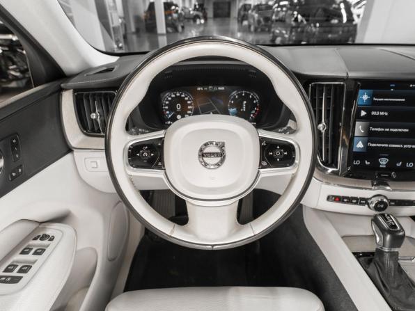 Volvo XC60 II с пробегом 2018 года, цена 3 150 000 рублей, 117035 км, внедорожник, Автокод Объявления