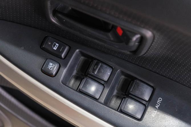 Toyota Ist I Рестайлинг с пробегом 2005 года, цена 499 000 рублей, 262985 км, хэтчбек, Автокод Объявления