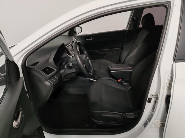 Hyundai Solaris II с пробегом 2017 года, цена 1 099 000 рублей, 154906 км, седан, Автокод Объявления