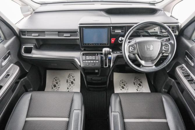 Honda Stepwgn V с пробегом 2015 года, цена 1 699 000 рублей, 204244 км, минивэн, Автокод Объявления