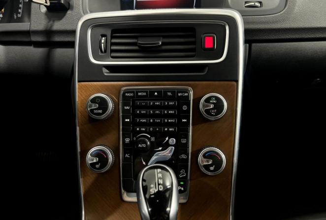 Volvo V60 Cross Country I с пробегом 2016 года, цена 2 075 000 рублей, 208696 км, универсал, Автокод Объявления
