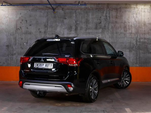 Mitsubishi Outlander III Рестайлинг 3 с пробегом 2021 года, цена 1 999 000 рублей, 203010 км, внедорожник, Автокод Объявления
