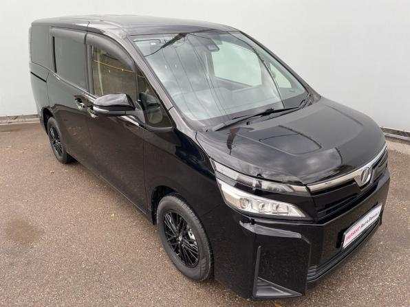 Toyota Voxy III (R80) Рестайлинг с пробегом 2018 года, цена 2 525 000 рублей, 88990 км, минивэн, Автокод Объявления