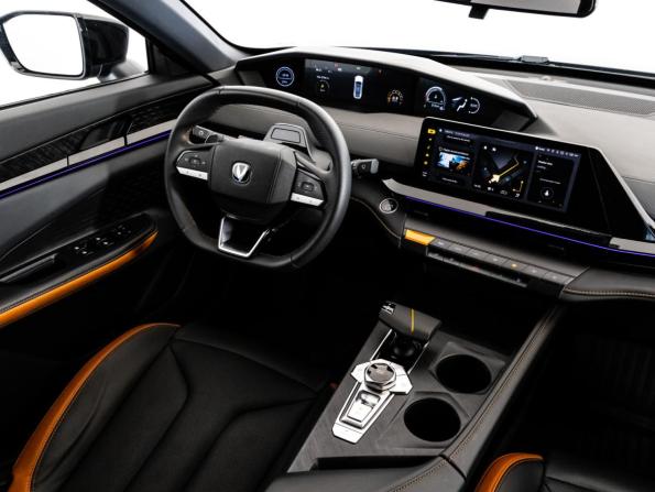 Changan UNI-V I с пробегом 2024 года, цена 2 449 000 рублей, 27693 км, лифтбек, Автокод Объявления