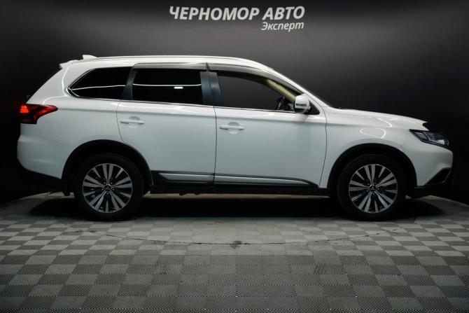 Mitsubishi Outlander III Рестайлинг 3 с пробегом 2021 года, цена 1 999 000 рублей, 123125 км, внедорожник, Автокод Объявления