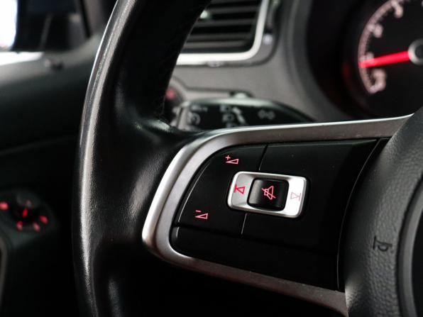 Volkswagen Polo V Рестайлинг с пробегом 2019 года, цена 1 219 000 рублей, 102719 км, седан, Автокод Объявления