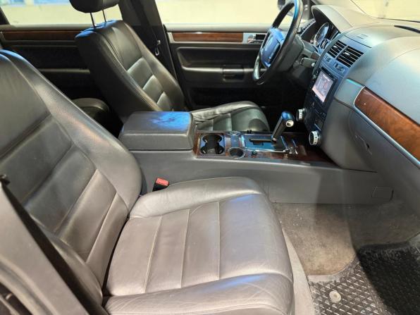 Volkswagen Touareg I Рестайлинг с пробегом 2007 года, цена 949 000 рублей, 312796 км, внедорожник, Автокод Объявления