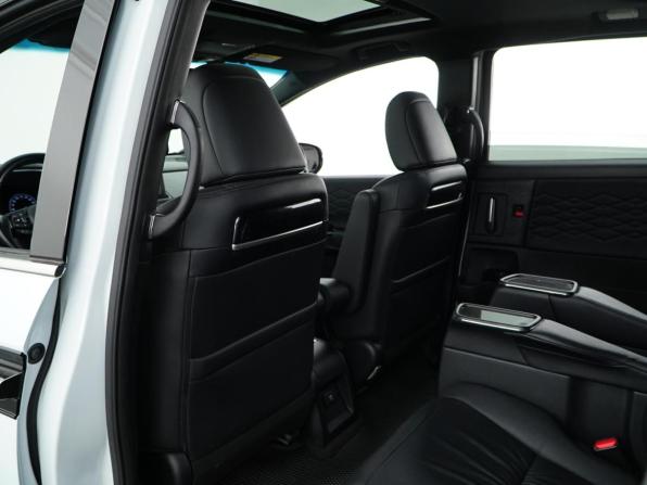 Honda Elysion II Рестайлинг 2 с пробегом 2023 года, цена 4 770 055 рублей, 20558 км, минивэн, Автокод Объявления