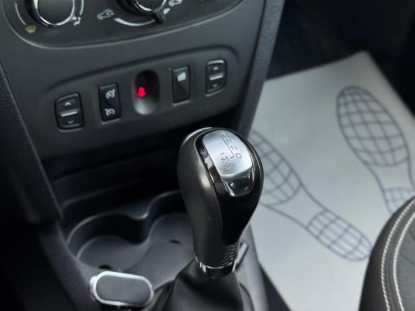 Renault Logan II с пробегом 2017 года, цена 699 000 рублей, 154161 км, седан, Автокод Объявления