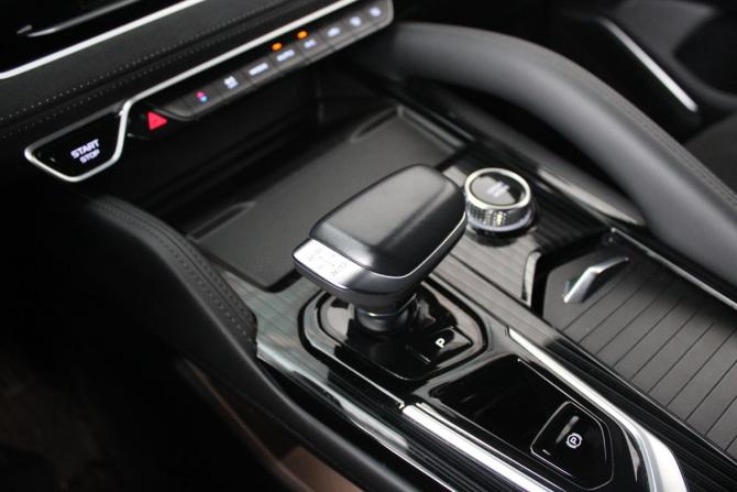 Geely Monjaro I с пробегом 2024 года, цена 3 615 000 рублей, 32015 км, внедорожник, Автокод Объявления
